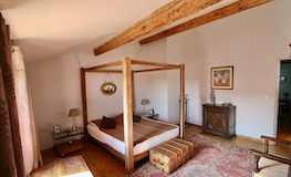 Chambre 2 du gîte - Domaine de Montcalm - Location dans les Pyrénées Orientales