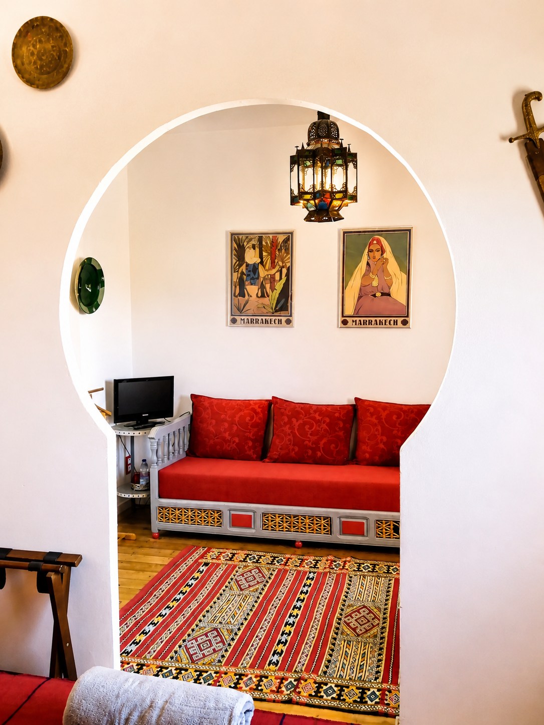 Arche décorative menant à l’espace nuit de la chambre d’hôtes Orientale