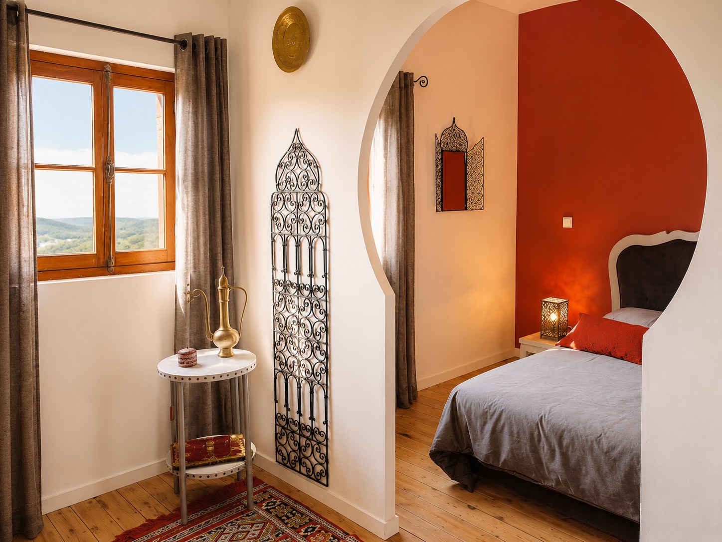 Arche orientale et coin salon de la chambre d’hôtes Orientale à Thuir