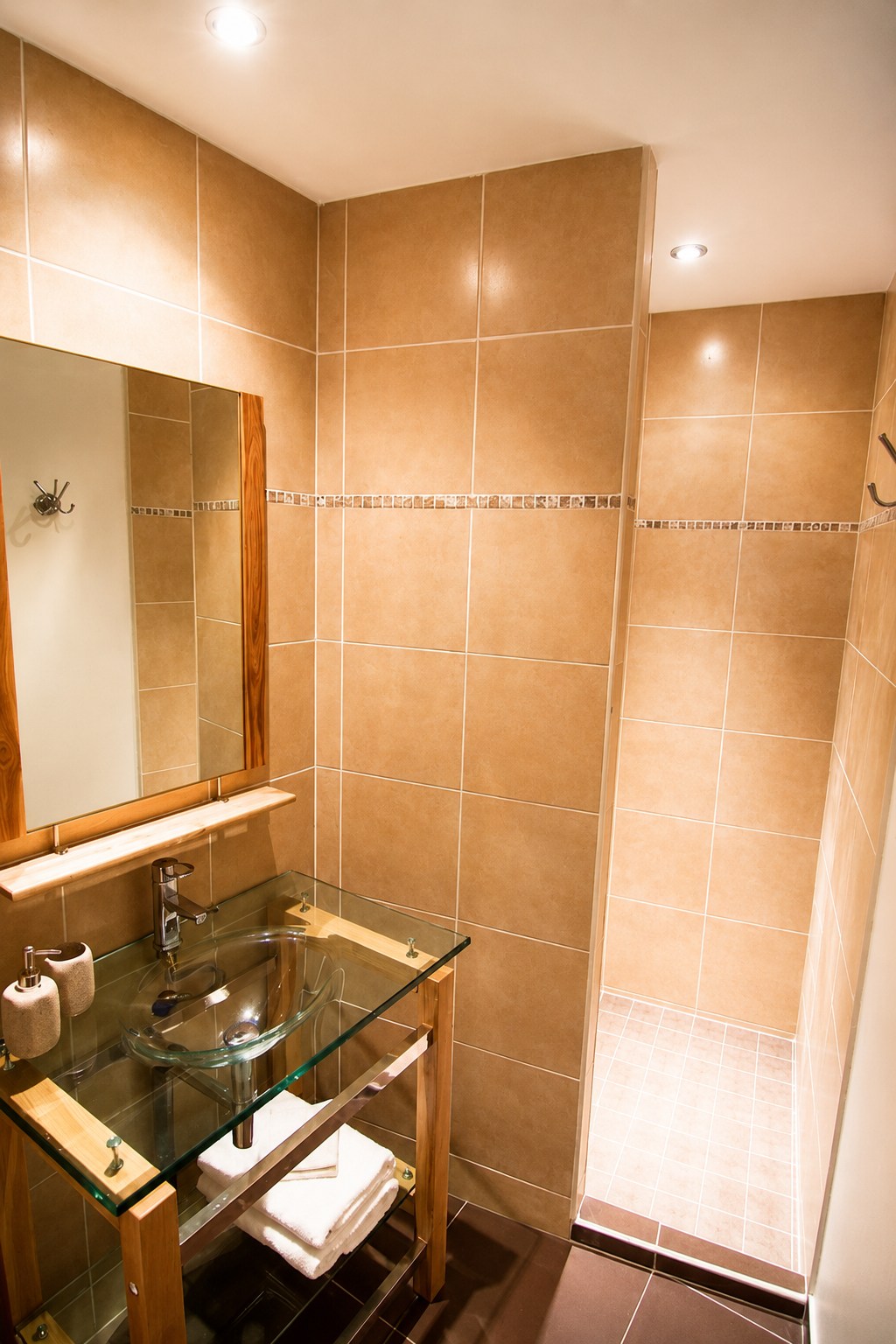 Salle d’eau de la Suite Marine chambre d’hôtes à Thuir