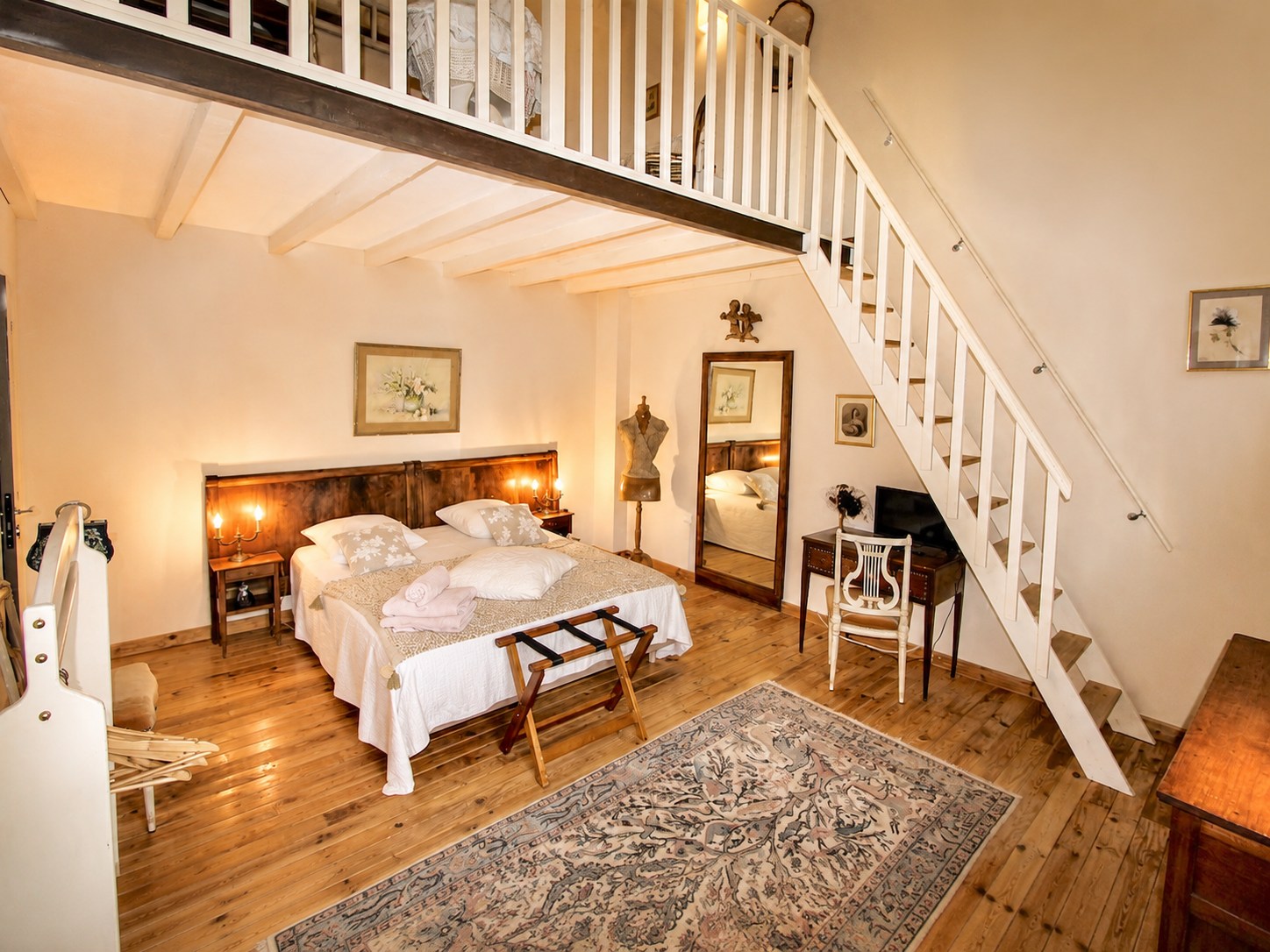 Suite Romantique chambre d'hôtes de charme à Thuir avec mezzanine