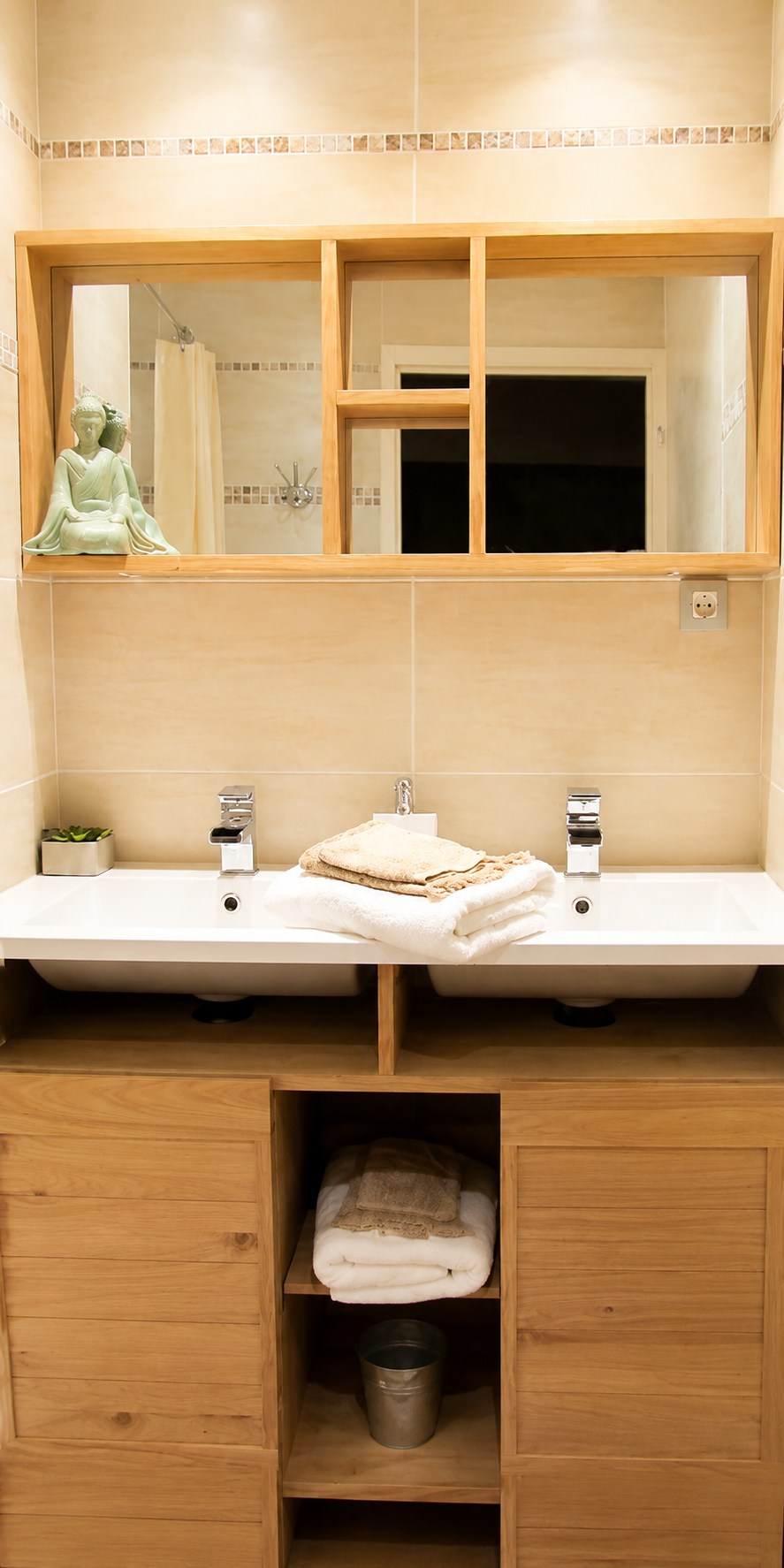 Salle de bain avec douche du Gîte Les Aspres dans les Pyrénées-Orientales