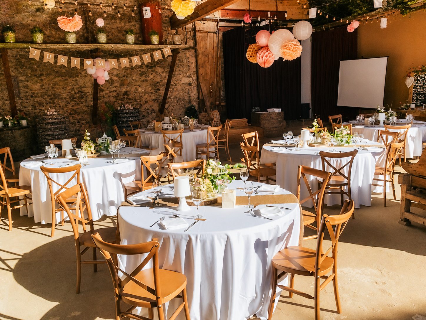 Jardin décoré pour un mariage au Domaine de Montcalm à Thuir