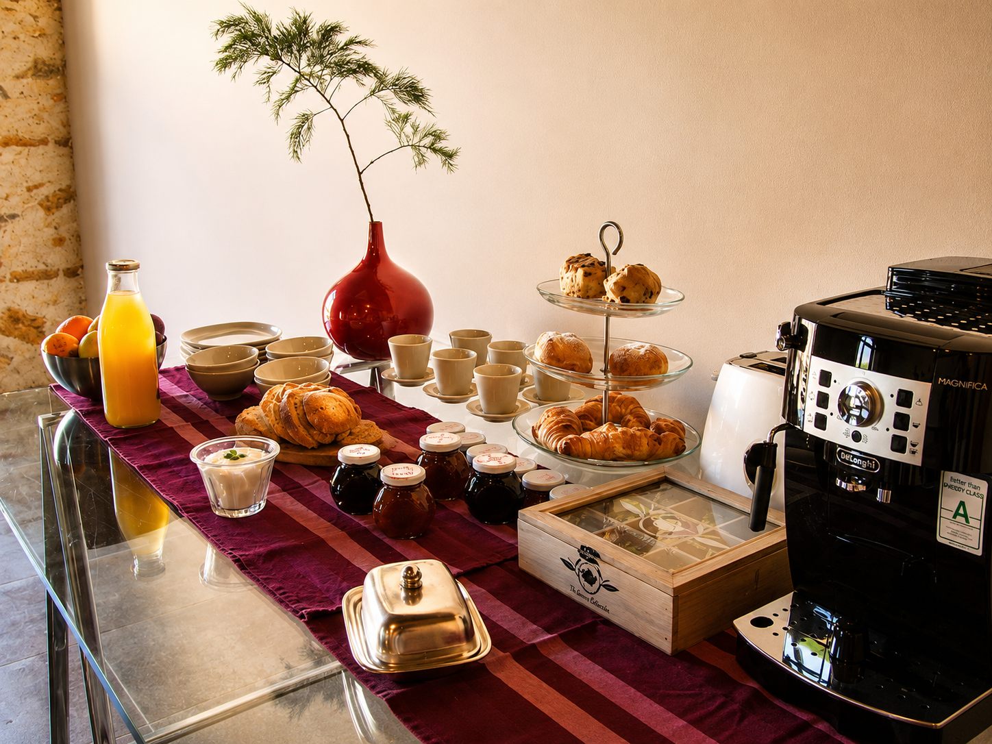 Petit-déjeuner servi aux chambres d’hôtes du Mas du Domaine de Montcalm à Thuir